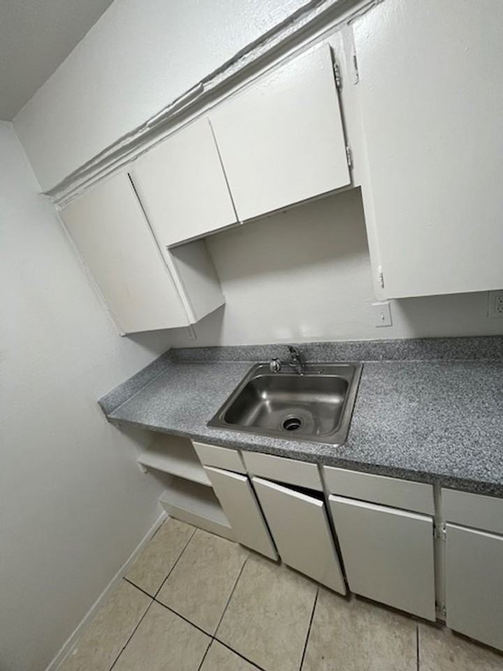 Sycamore Tree Condominiums - Photo 7 of 35