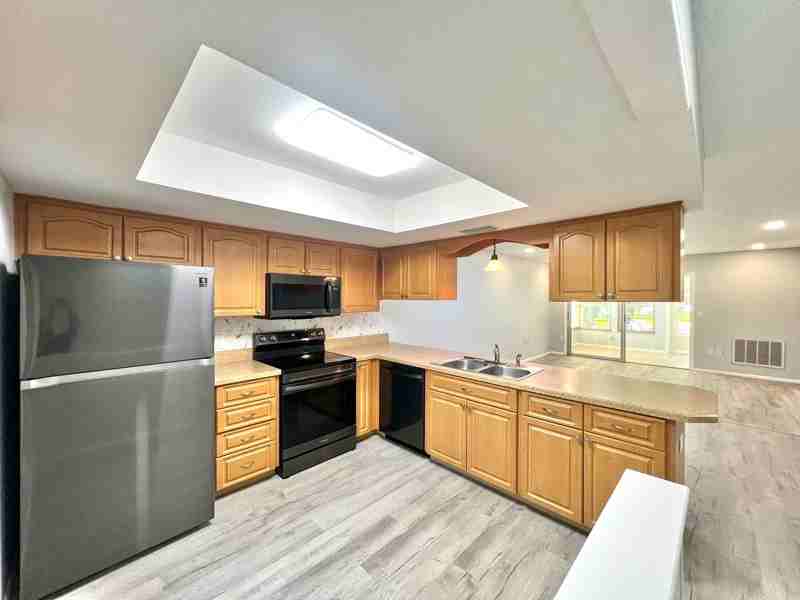 2140 Corbin Pl - Photo 3 of 16