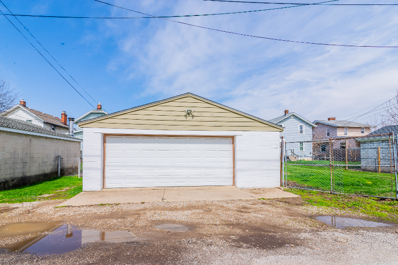 569 Sheldon Ave - Photo 3 of 20
