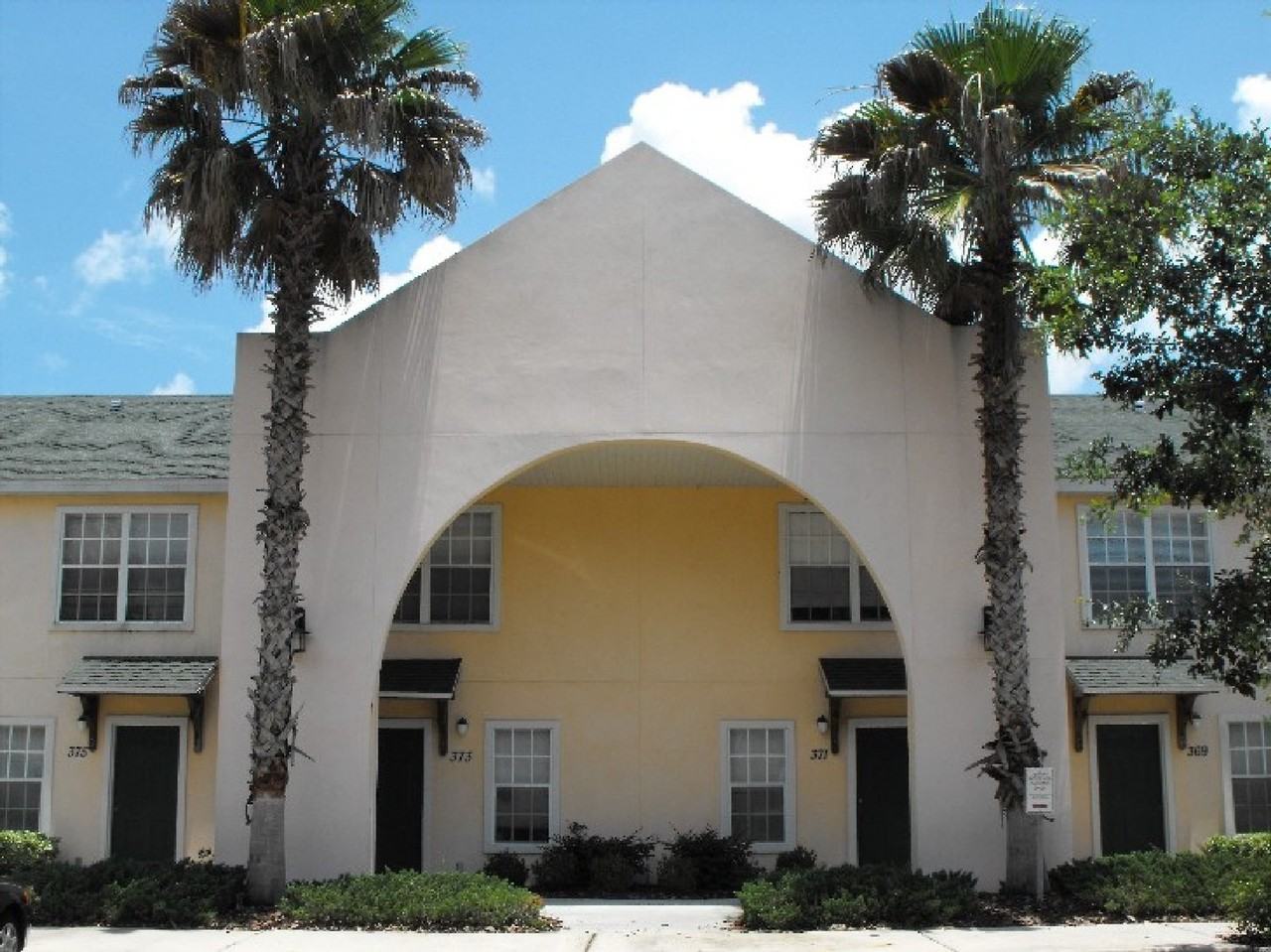 Plaza Royale Apartments - Photo 2 of 22