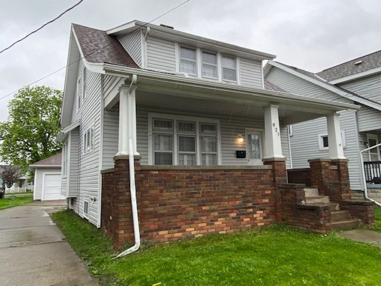 921 Hayes Ave - Photo 2 of 18