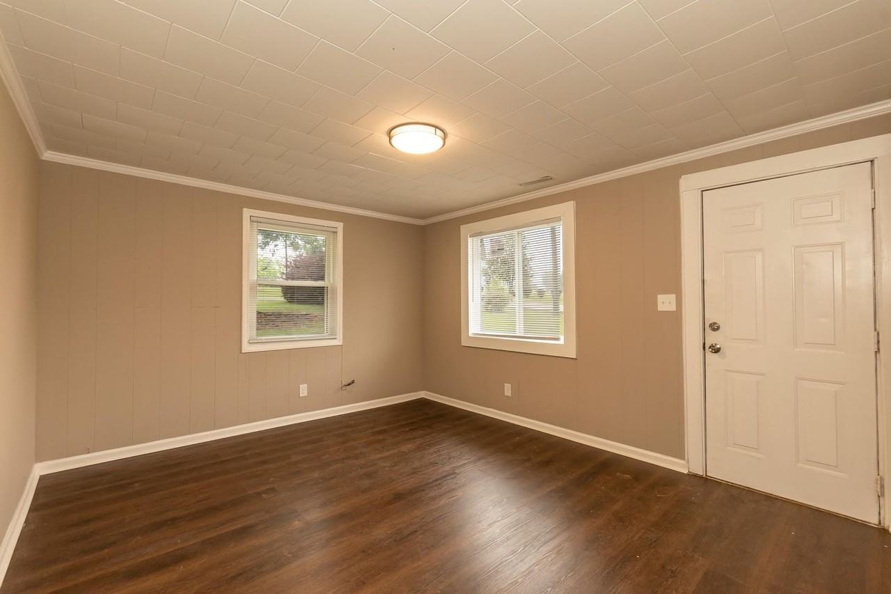 4046 S Church St - Photo 6 of 12