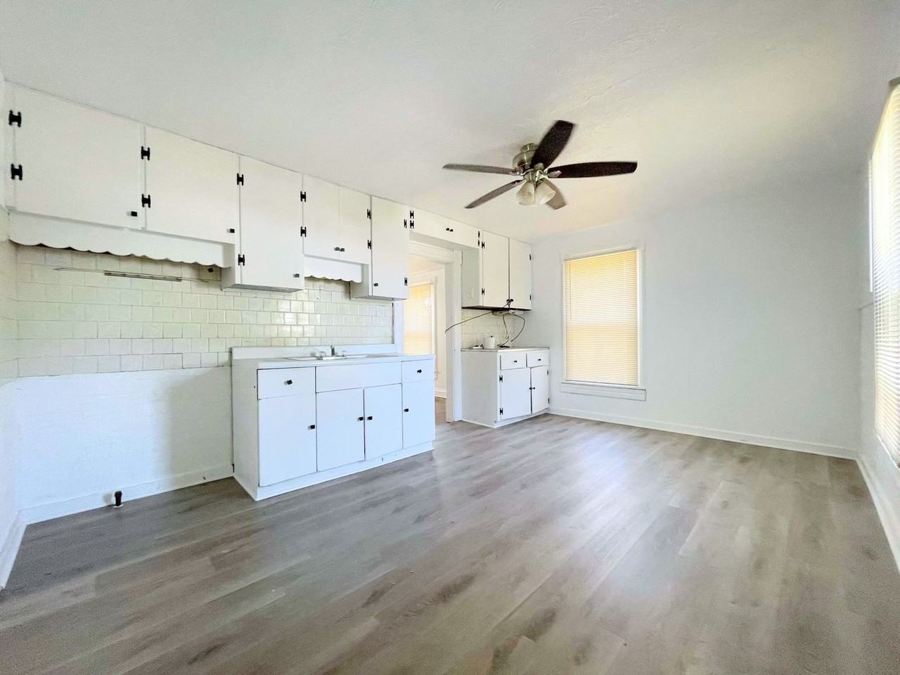 806 E 10th Ave - Photo 4 of 10