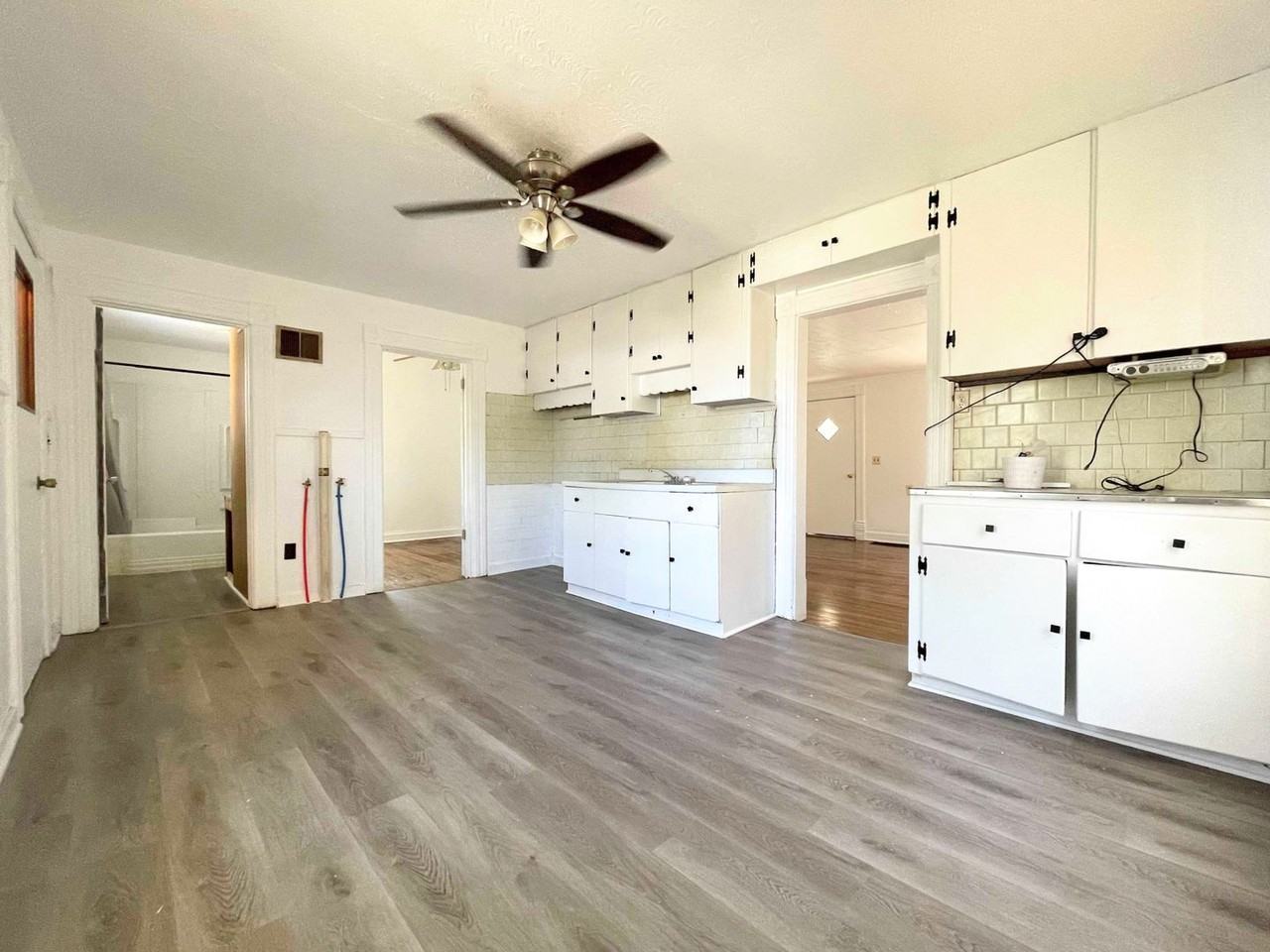 806 E 10th Ave - Photo 5 of 10