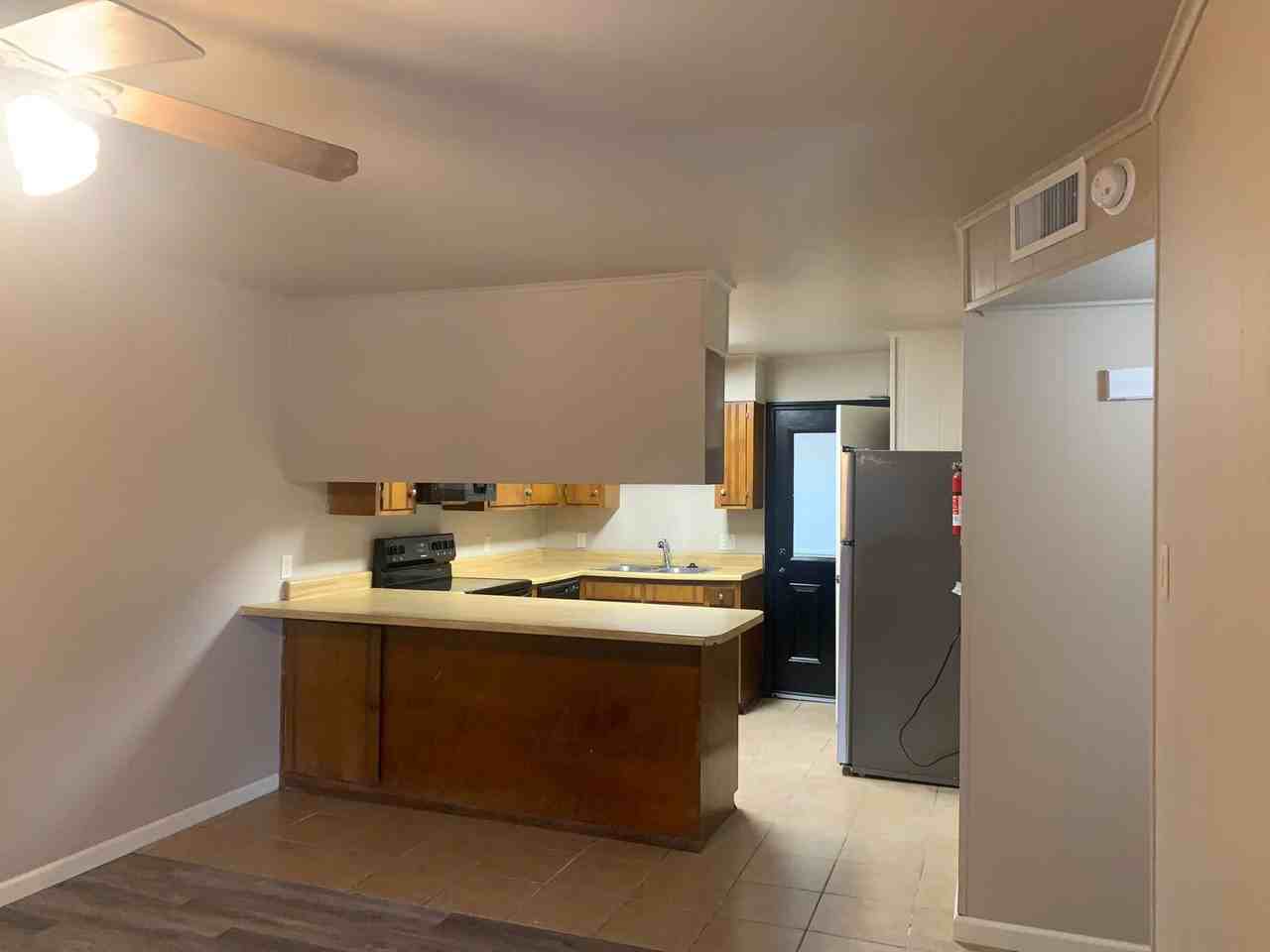 10002 Shannon Dr - Photo 4 of 23