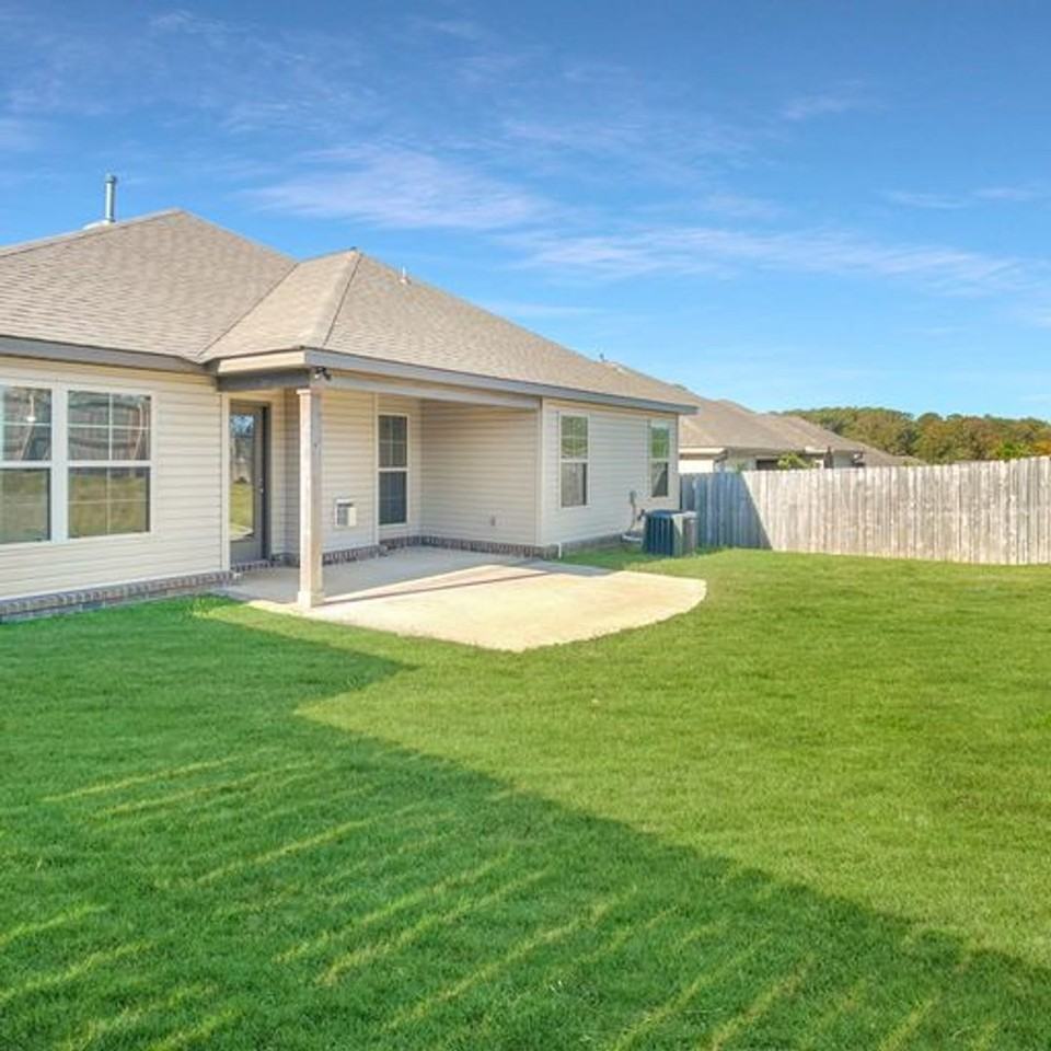 5360 University Gardens Dr - Photo 2 of 23