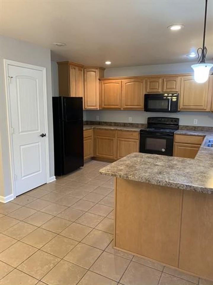 406 Jasmine Dr - Photo 2 of 10