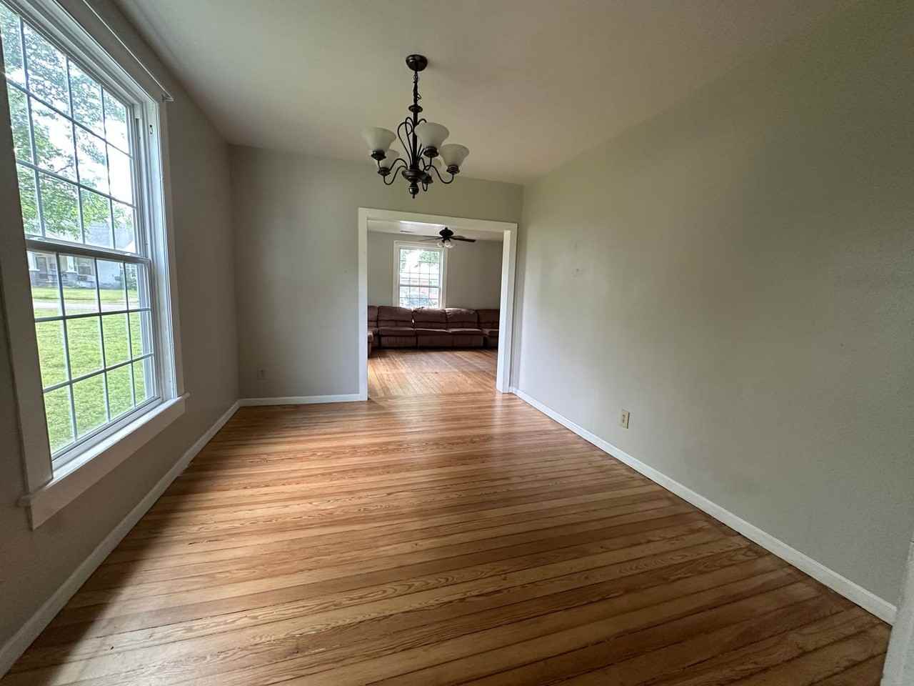 410 Avenue 1 Ne - Photo 3 of 15