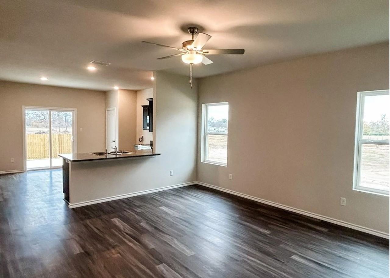 989 Martin St - Photo 2 of 9