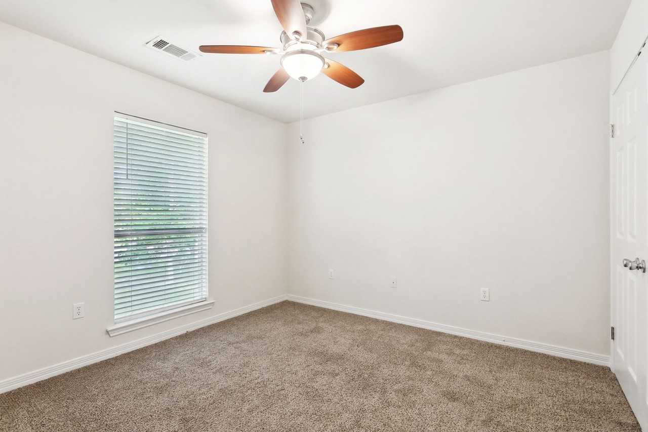 70252 8th St - Photo 2 of 13