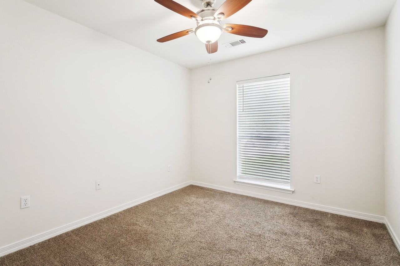 70252 8th St - Photo 3 of 13