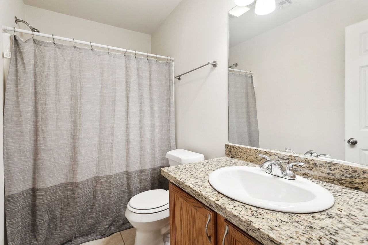 70252 8th St - Photo 5 of 13