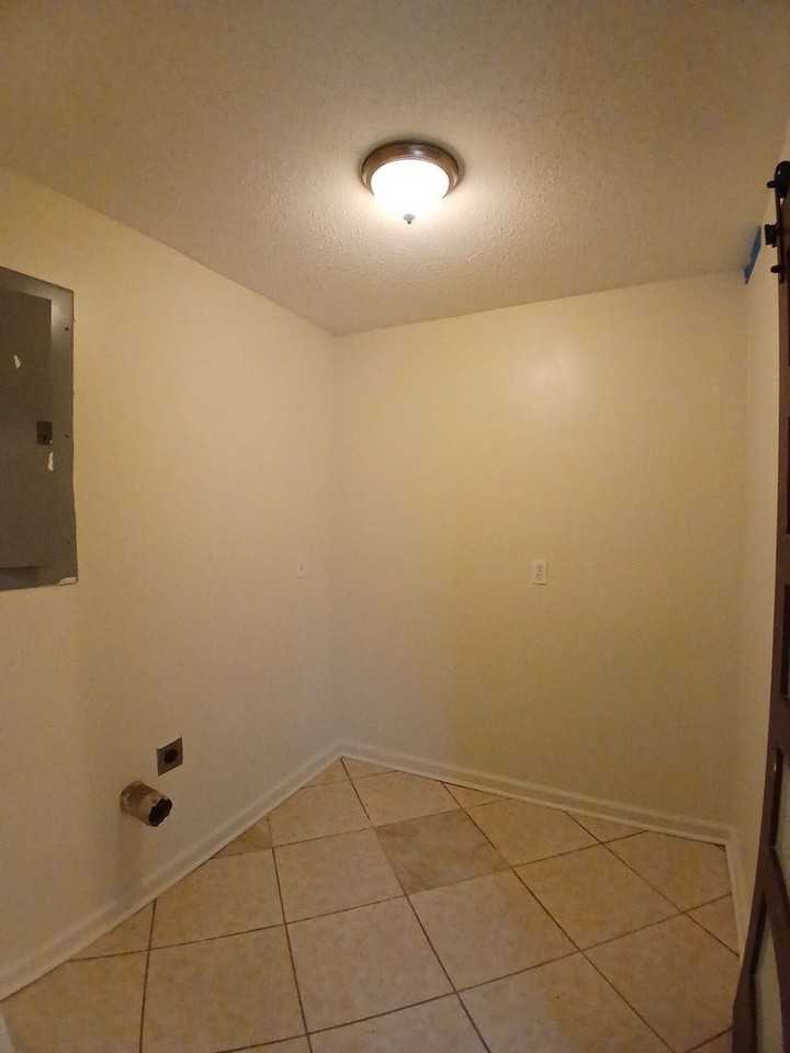 819 West Raines Road - Photo 7 of 12