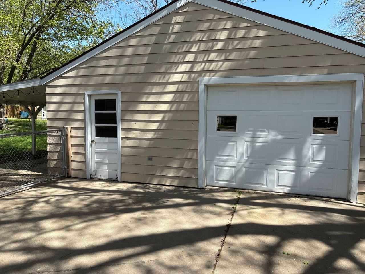 1139 Oregon St - Photo 2 of 16