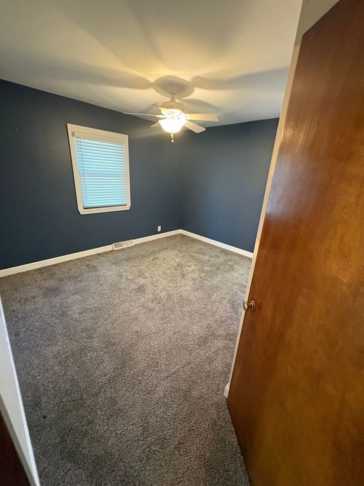 1139 Oregon St - Photo 6 of 16