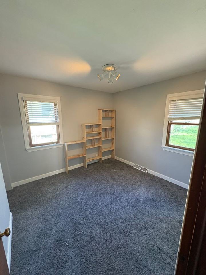 1139 Oregon St - Photo 7 of 16