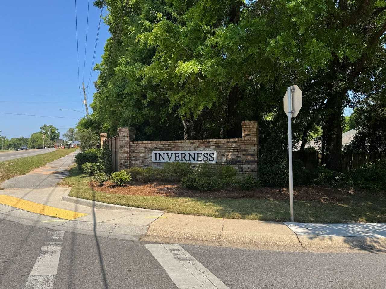 2331 Oxford Dr - Photo 2 of 37