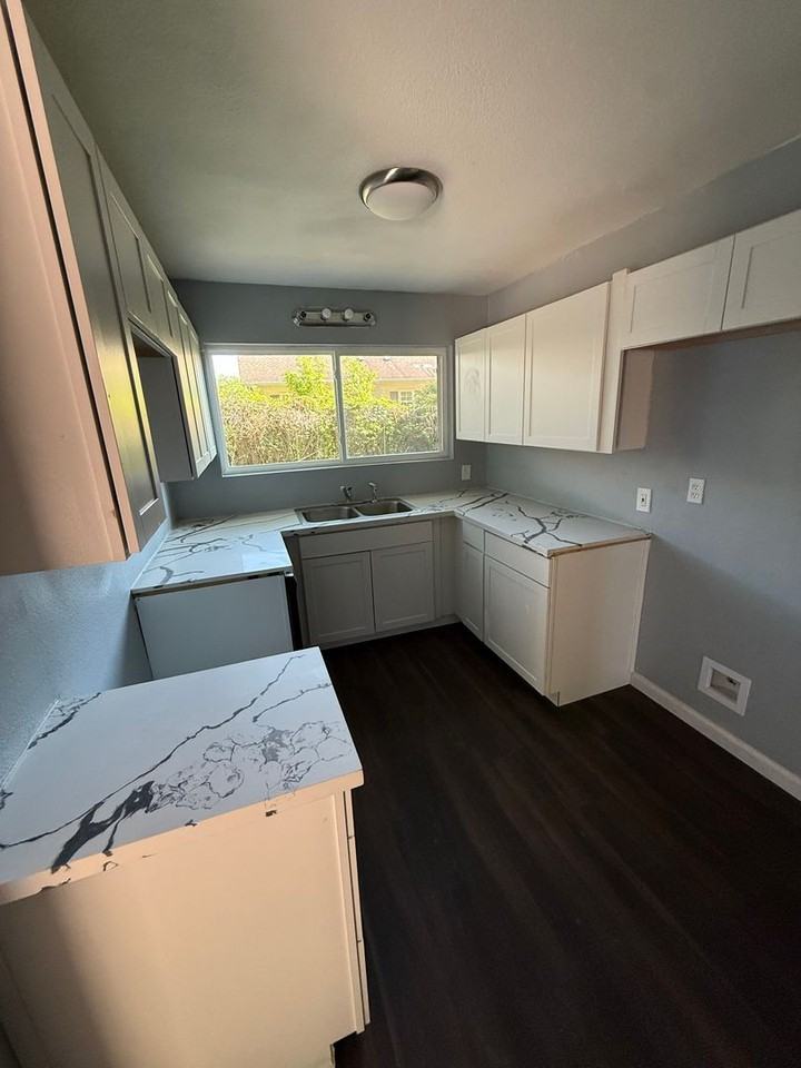3726 Edgemont Dr - Photo 3 of 12