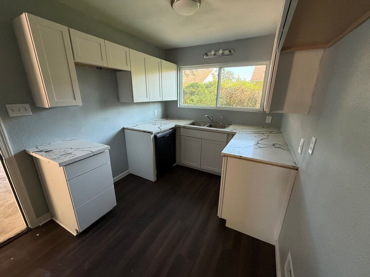 3726 Edgemont Dr - Photo 4 of 12