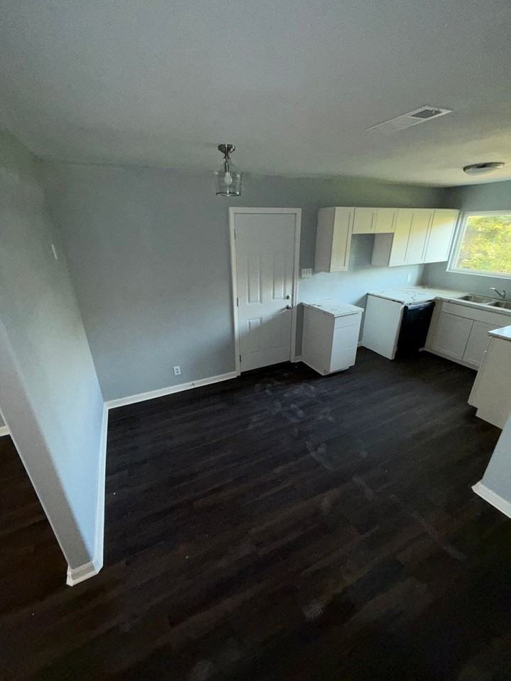 3726 Edgemont Dr - Photo 6 of 12