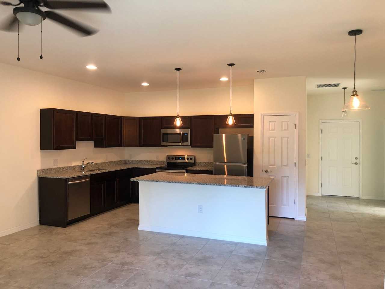 24484 Zephyr Ct #24484 - Photo 4 of 27