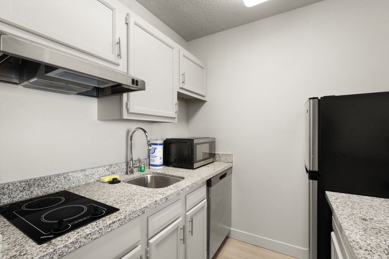 703 N Shore Dr #1 - Photo 2 of 27