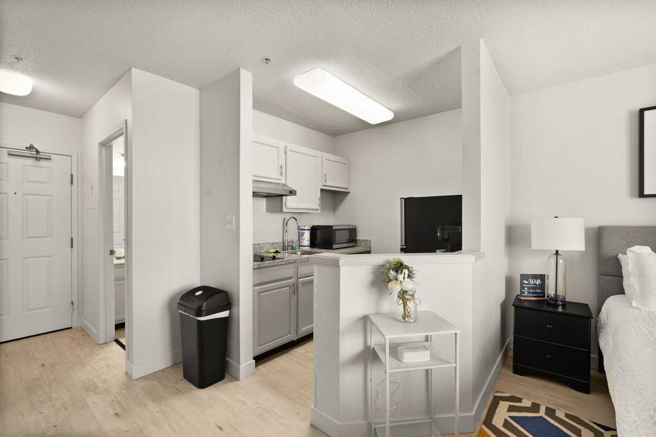 703 N Shore Dr #1 - Photo 3 of 27