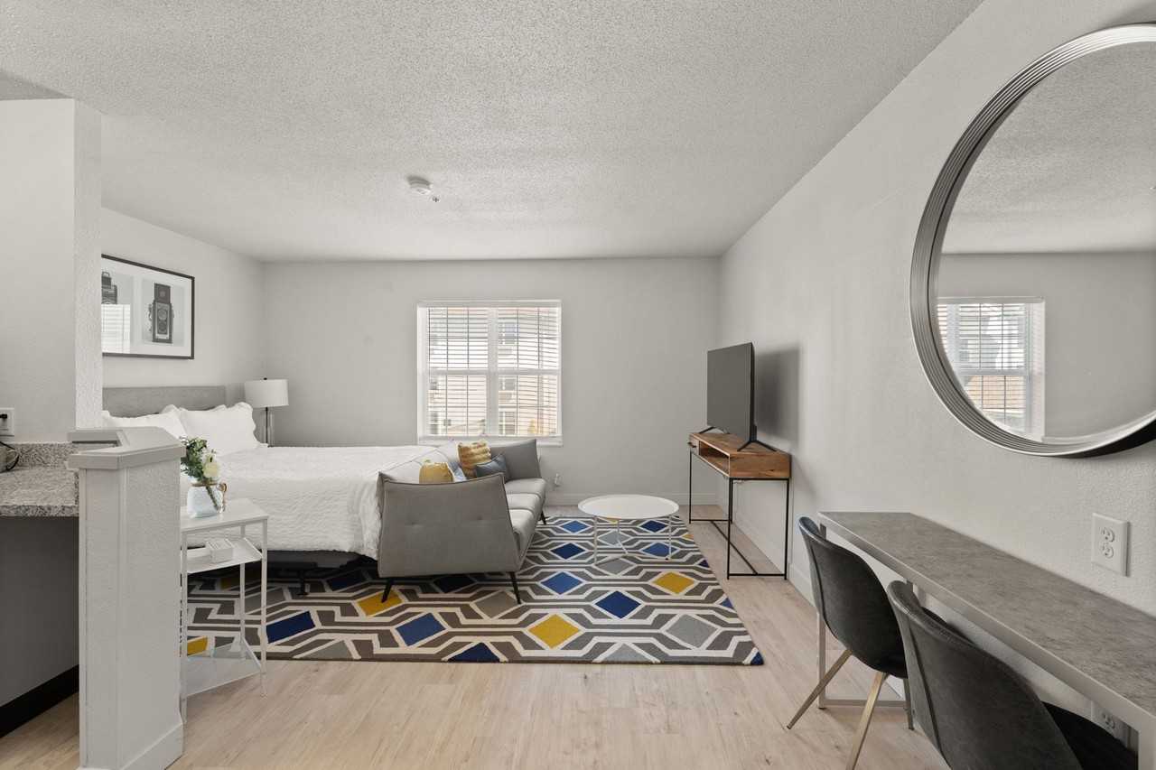 703 N Shore Dr #1 - Photo 5 of 27