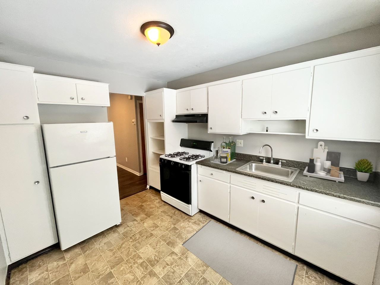 850 S Green Rd #8 - Photo 3 of 6