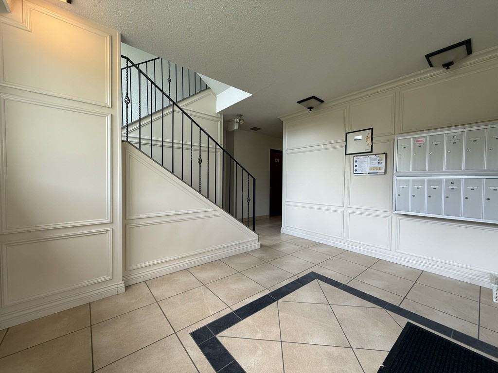 502 Ninth Street #102 - Photo 3 of 15