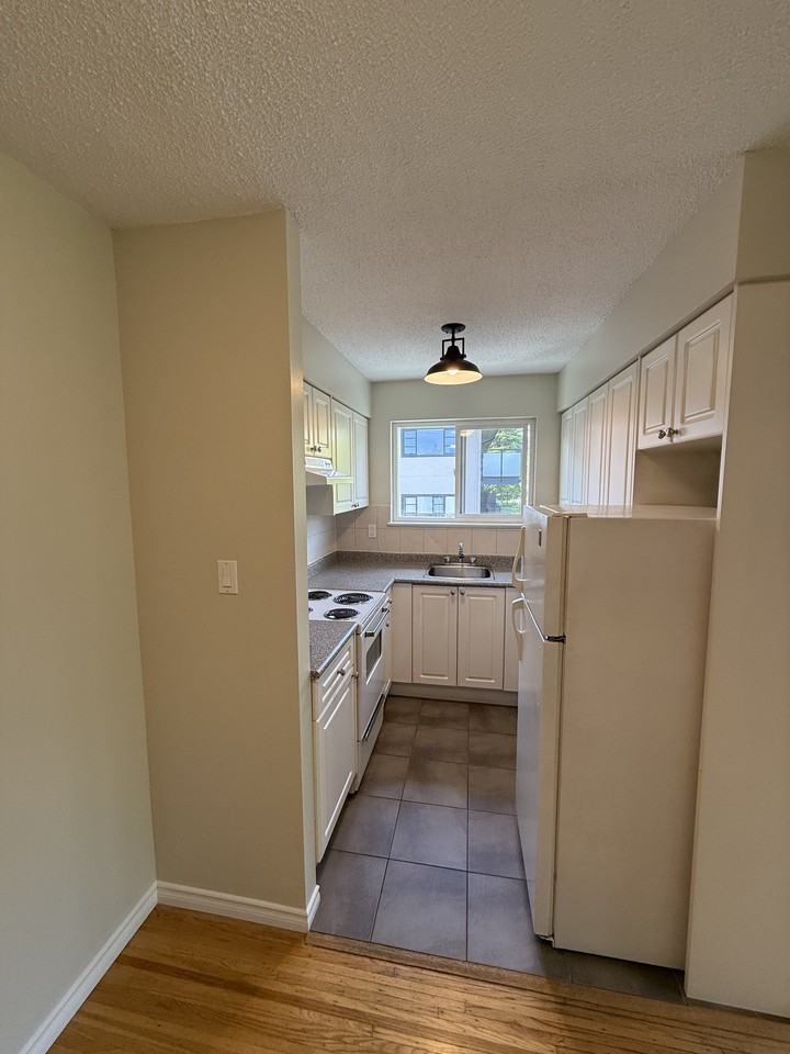 502 Ninth Street #102 - Photo 3 of 16