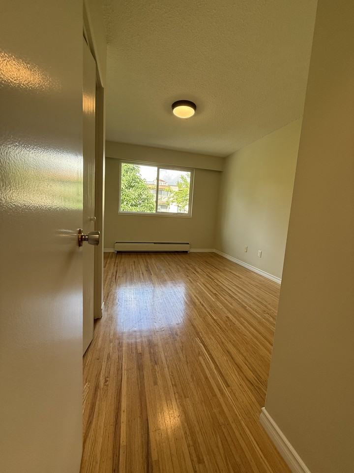 502 Ninth Street #102 - Photo 7 of 16