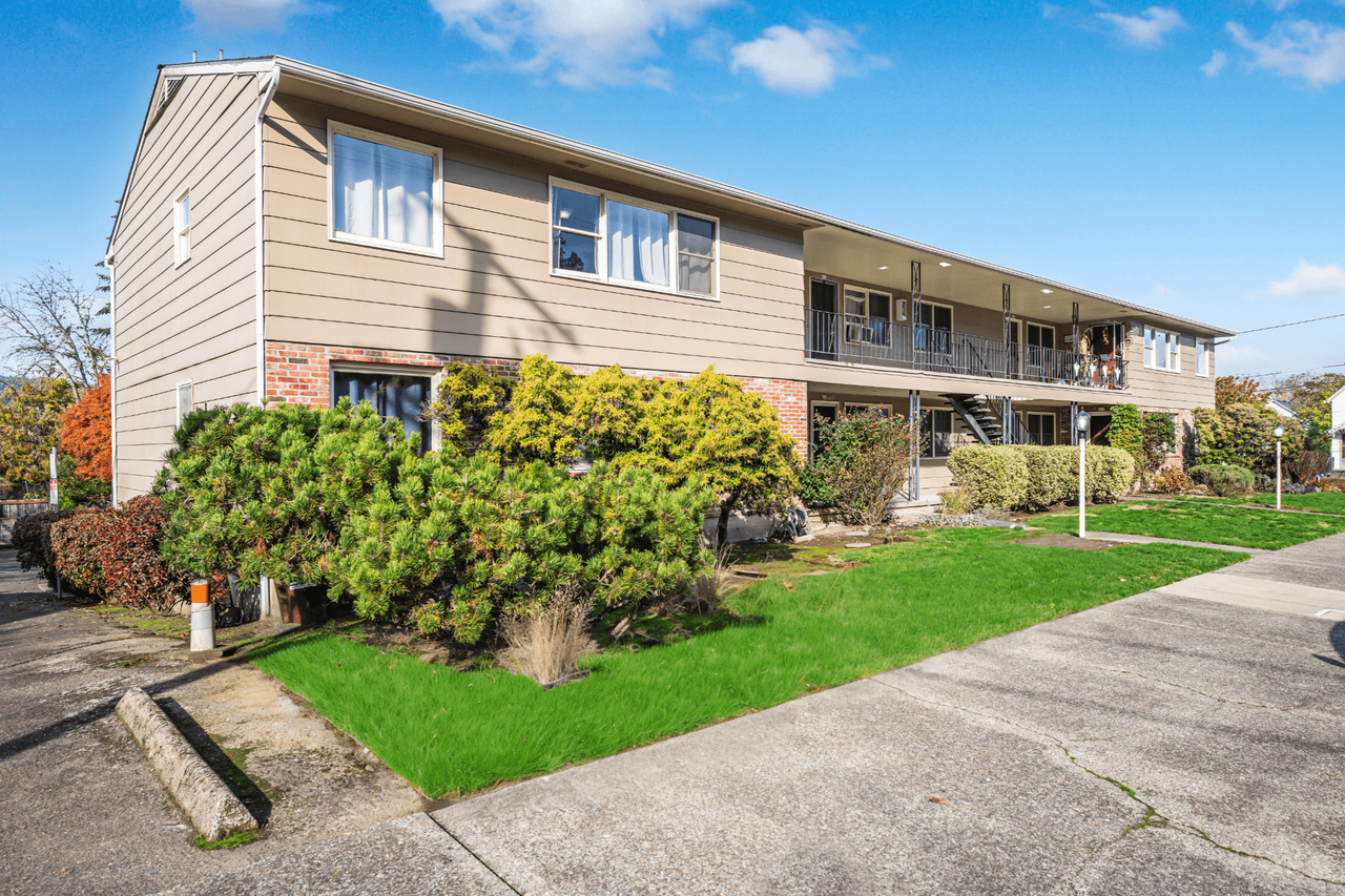 Monroe Manor Apartments - Photo 3 of 20