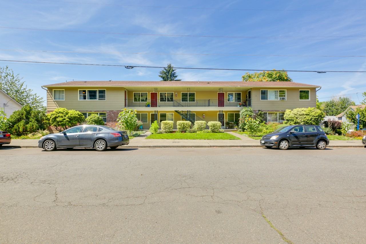 Monroe Manor Apartments - Photo 4 of 20