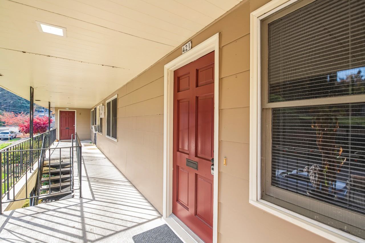 Monroe Manor Apartments - Photo 5 of 20