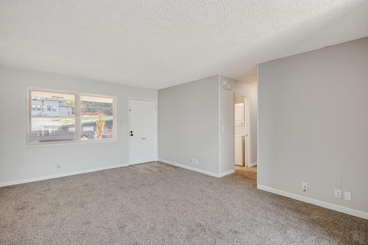 Monroe Manor Apartments - Photo 6 of 20