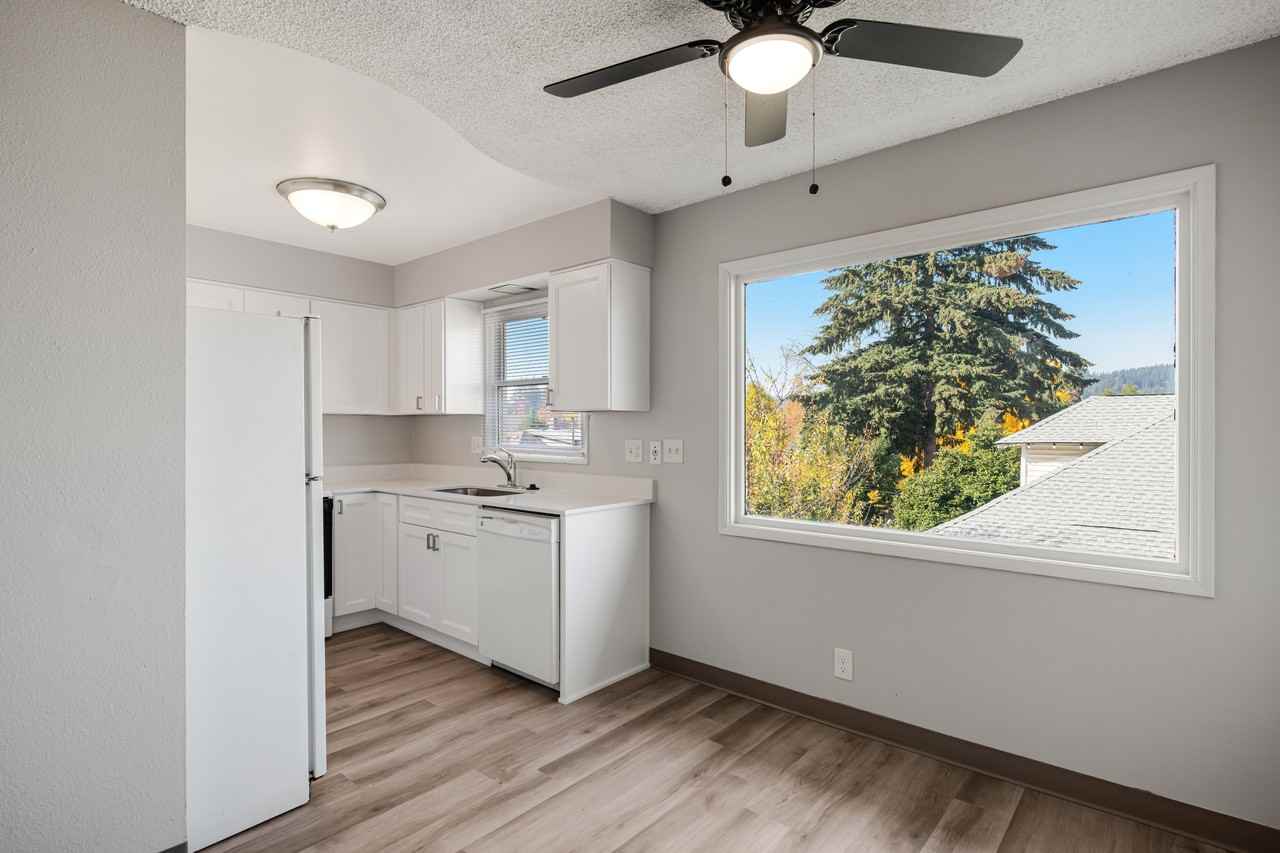 Monroe Manor Apartments - Photo 7 of 20