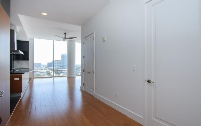 2727 Kirby Drive - Photo 5 of 9