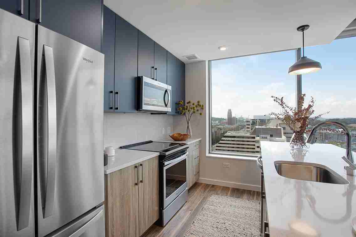 2010 West End - Photo 3 of 41