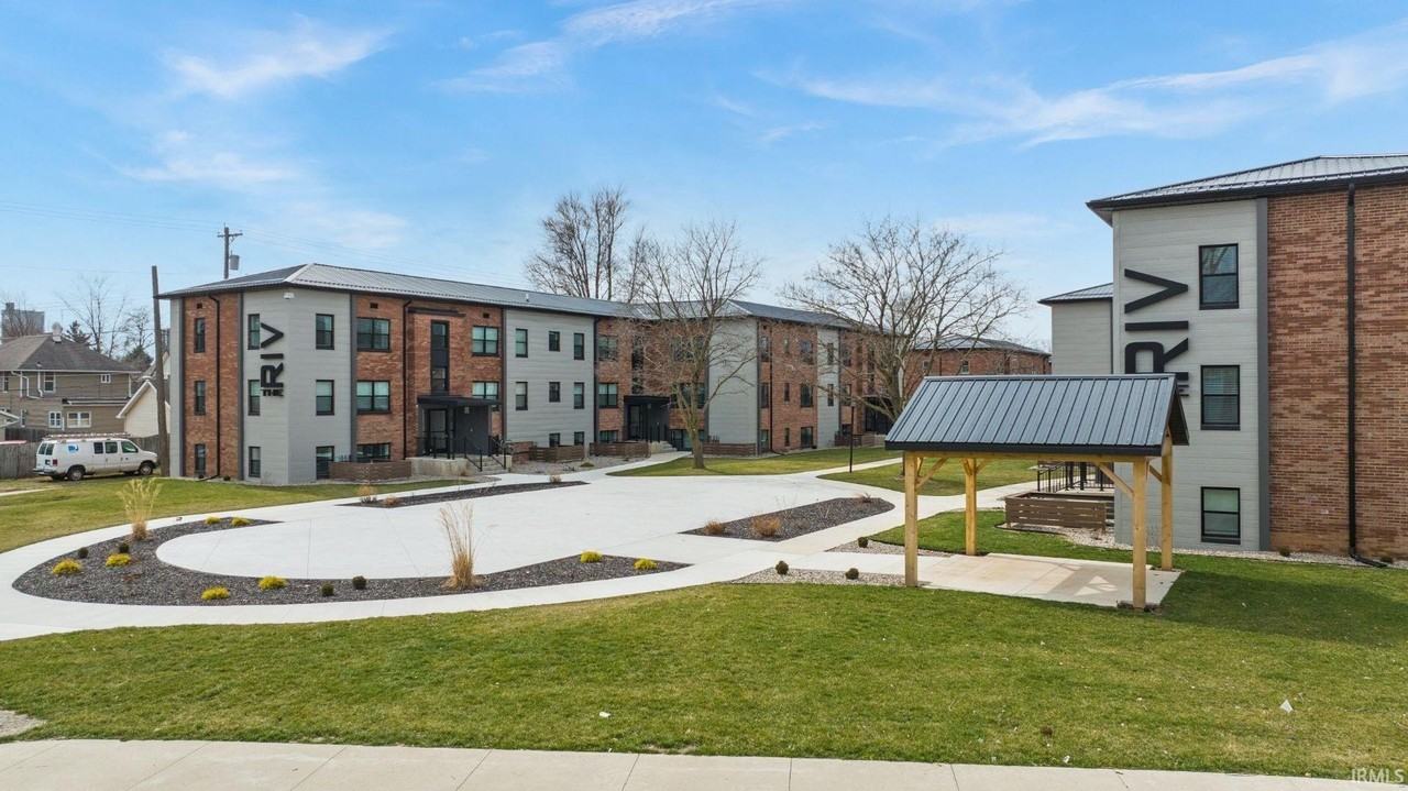 1823 Griswold Dr - Photo 3 of 25