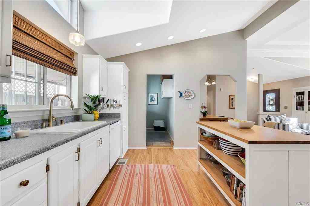 1169 Aztec - Photo 3 of 8