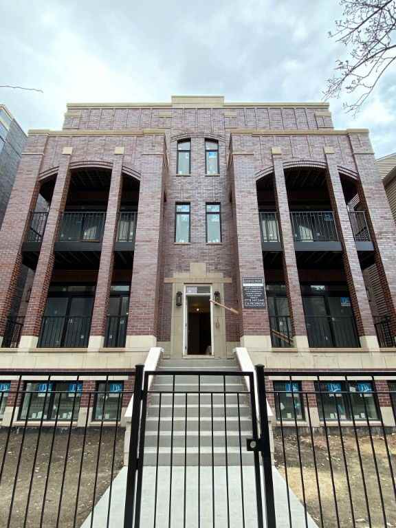 3343 N Kenmore Ave - Photo 2 of 2