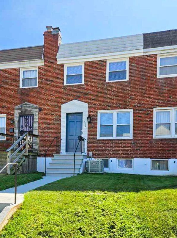 4539 Shamrock Ave - Photo 3 of 19