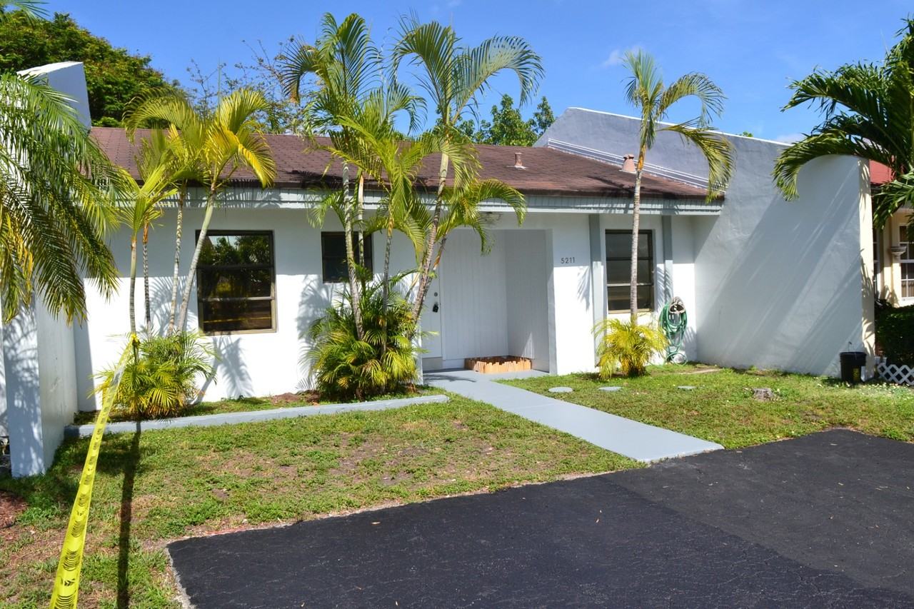 5211 Sw 141st Pl - Photo 2 of 18