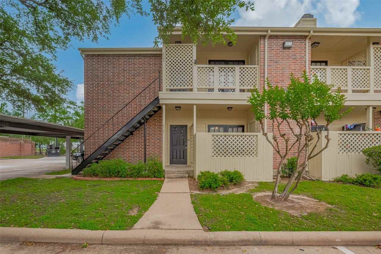 2121 El Paseo St - Photo 2 of 26