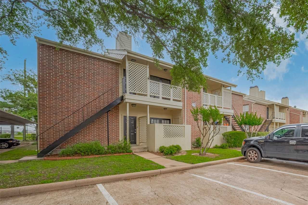 2121 El Paseo St - Photo 3 of 26