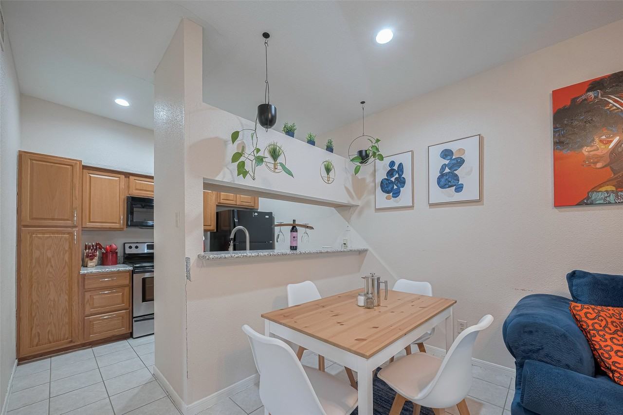 2121 El Paseo St - Photo 6 of 26