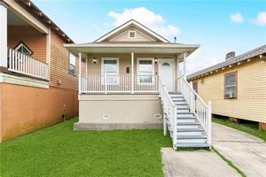 featured image of 3240 Toledano St