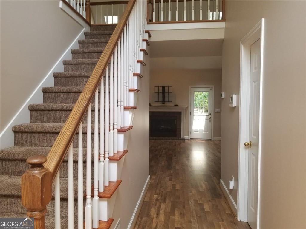 991 Bridgegate Dr Ne - Photo 2 of 17