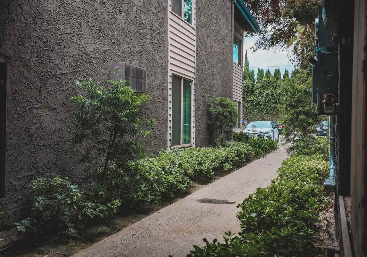 6535 Haskell Avenue - Photo 3 of 16